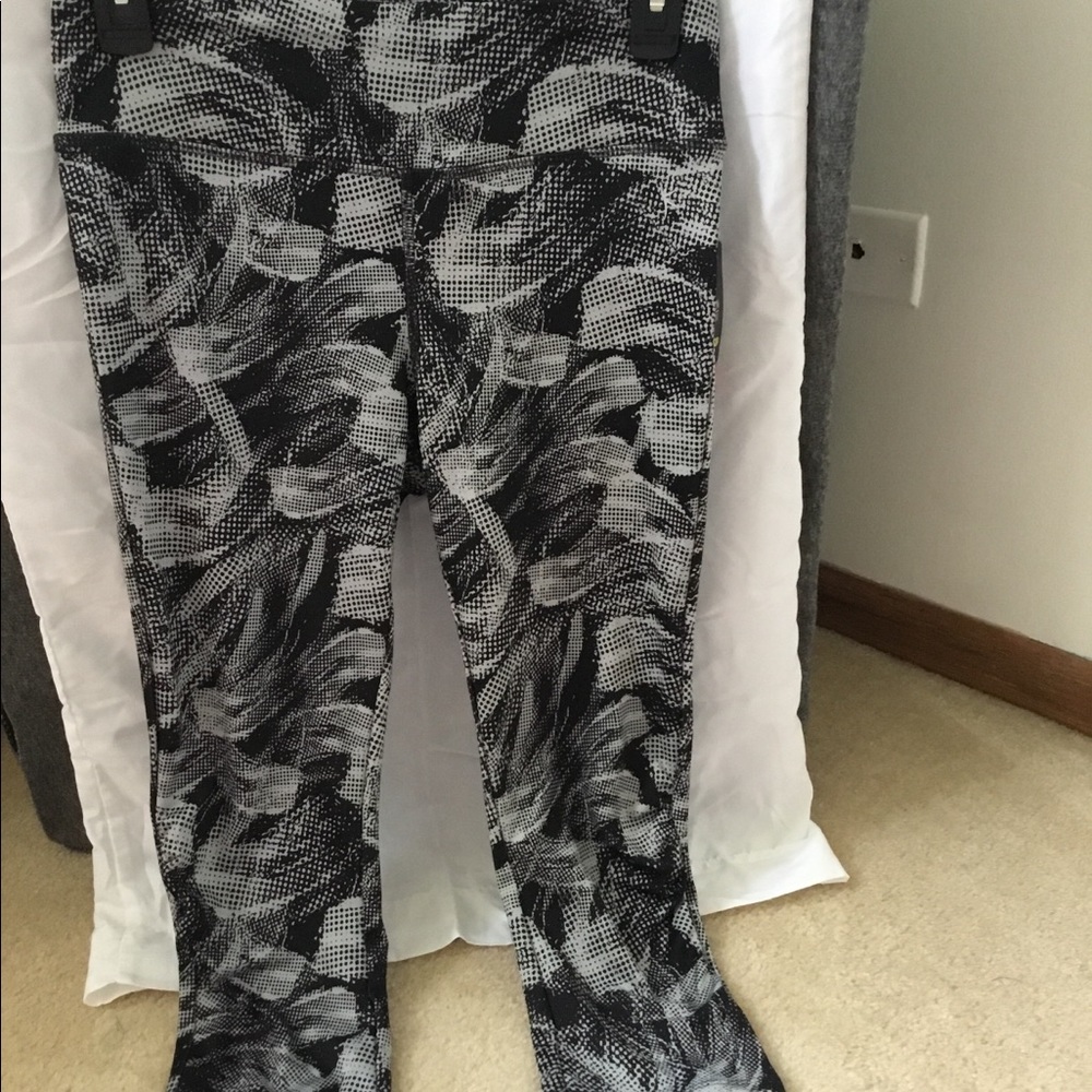 NWT DANSKIN CAPRIS
